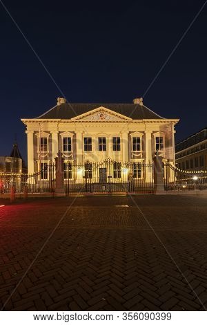The Hague , Februari 17 2019: The Hague, The Netherlands. Building Of The Mauritshuis With Long-flut
