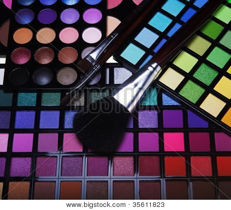 colección de maquillaje para rostro creativa