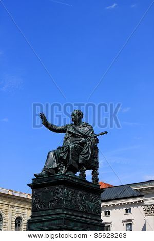 Max-Joseph Platz, Münih