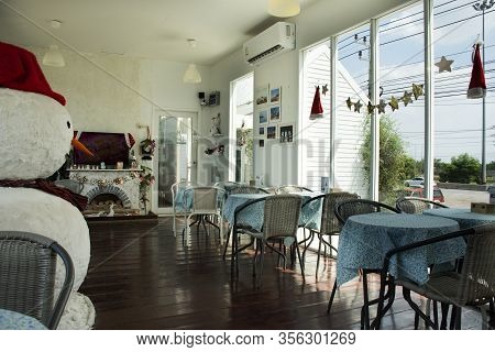 Samut Songkhram, Thailand - October 30 : Snowman Dolls Inside Coffee Cafe Shop For Customer Eat Drin