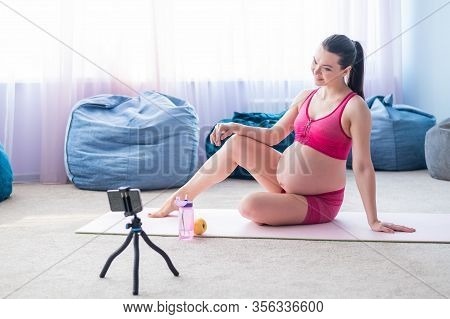 Online Lessons For Pregnant Women. European Woman Shoots A Video Fitness Lesson On The Phone. Waitin