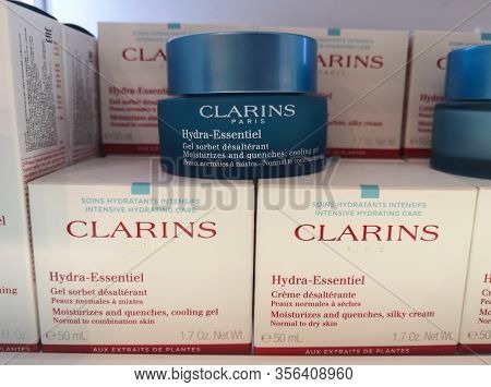 Intensely Moisturizing Gel For Normal And Combined Skin Clarins Hydra-essentiel Gel By Clarins Paris
