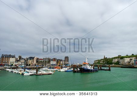 Jeřáb pro lodě ve francouzském Dieppe
