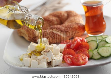 죽은 태아의 치즈 드시 겠어요, 야채, 녹차와 함께 아침 식사