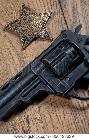 Star And Gun