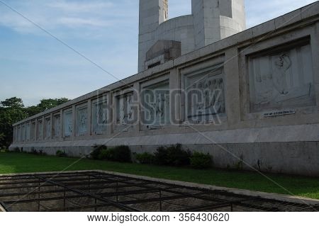 Quezon City, Ph-oct 4: Quezon Memorial Circle Shrine Art Sculpture On October 4, 2015 In Quezon City