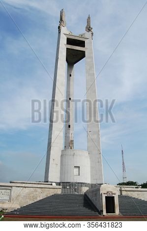 Quezon City, Ph-oct 4: Quezon Memorial Circle Shrine On October 4, 2015 In Quezon City, Philippines.
