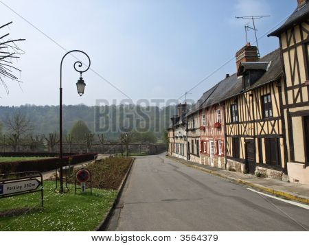 Street in kleinen französischen Stadt