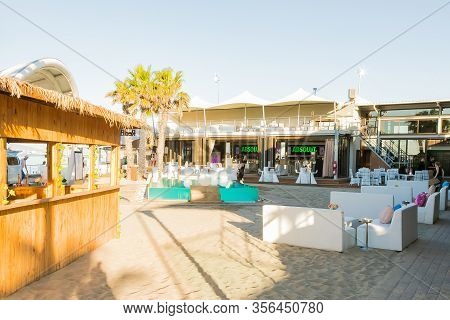 Infinity Pool At The Shimmy Beach Club At The V&a Waterfront Harbor