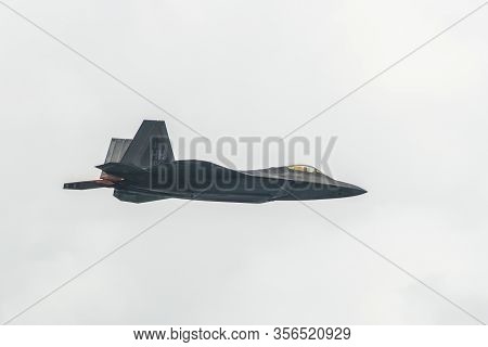 Usaf Lockheed Martin F-22 Raptor Flying For Display