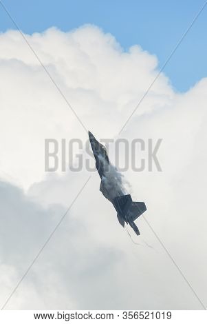 Usaf Lockheed Martin F-22 Raptor Flying For Display