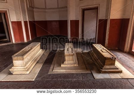 Cenotaphs Of Hamida Banu Begum, Dara Shikoh In The Humayuns Tomb, India, Delhi