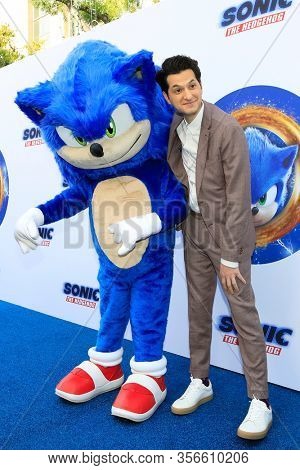 LOS ANGELES - JAN 25:  Ben Schwartz at the Sonic The Hedgehog Family Day Event at the Paramount Theatre on January 25, 2020 in Los Angeles, CA