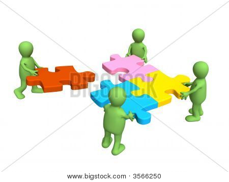 Quattro pupazzi con i puzzle nelle mani