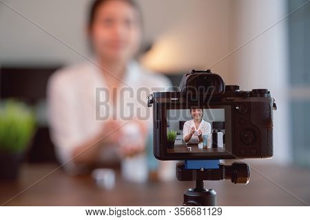 Young Asian Woman Beauty Vlogger Video Online Is Showing Make Up On Cosmetics Products And Live Vide