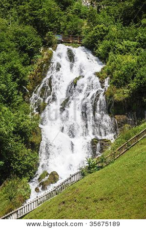 Cascata vicino a Stenico (trento)