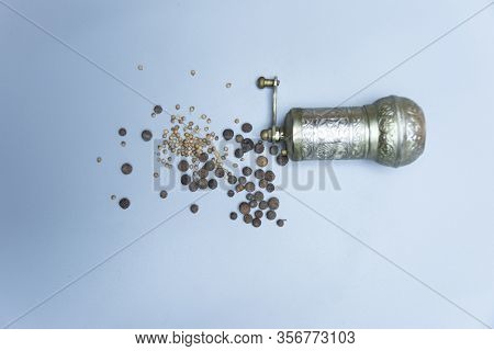 Iron Bowl For Grinding Pepper And Pepper In Cereal.