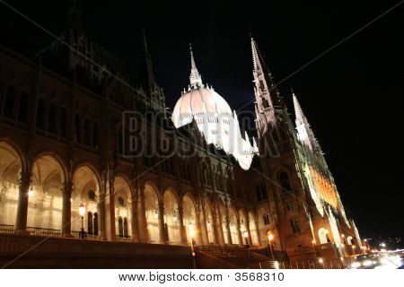 Macaristan Parlamentosu, Budapeşte, gece