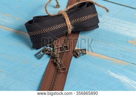 Black And Brown Metal Brass Zippers Stripes With Sliders For Handmade Leatherwork Leathercraft On Th