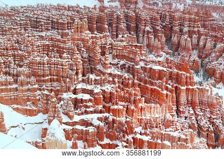 Cold Winter Day: Hoodoos In Bryce Canyon Nationalpark In Winter / Usa
