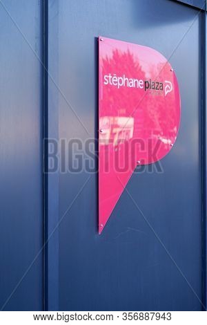 Bordeaux , Aquitaine / France - 11 13 2019 : Stephane Plazza Sign Store Office Real Estate French Ag