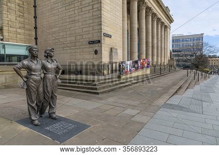 Sheffield, Uk - March 21 2020: Women Of Steel Statue At Barkers Pool In Sheffield.  This Bronze Scul