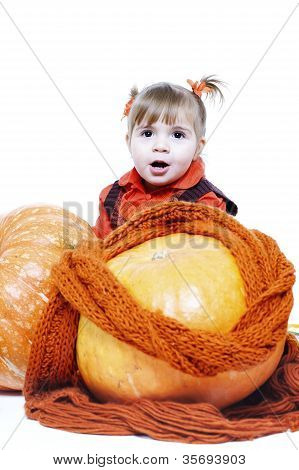 kleines MÃ¤dchen in ein orange-Weste