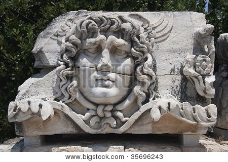 アポロ神殿でメデューサ ゴルゴン