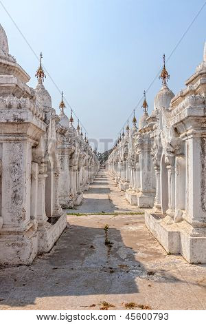Kuthodaw Pagoda