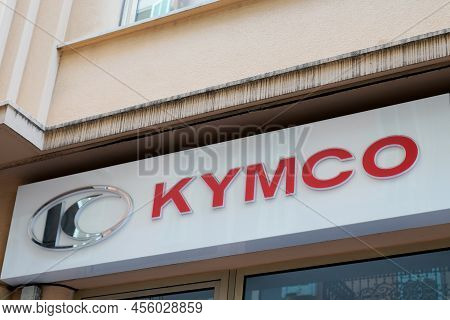Bordeaux , Aquitaine  France - 06 05 2022 : Kymco Sign Logo And Brand Text On Store Facade Motorcycl