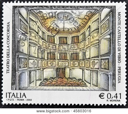 Eine Briefmarke gedruckt in Italien zeigt Theater of Concord de Monte Castello di Vibio Perugia