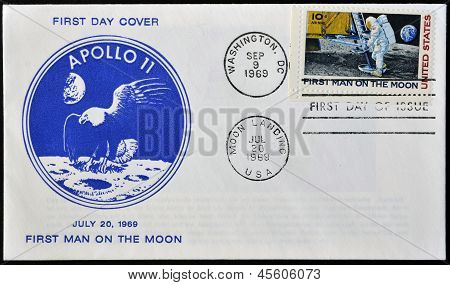 Et frimærke, trykt i USA viser Neil Armstrong første mand på Månen apollo 11