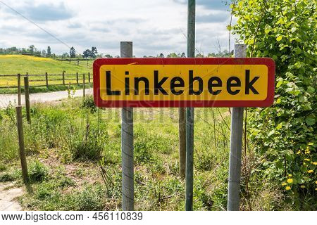 Linkebeek, Flemish Brabant -belgium - 05 29 2020 Sign Of The Small Facility Municipality Of Linkebee