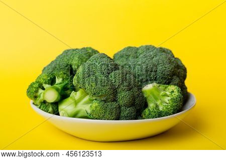 Broccoli Of Fresh Green Broccoli In Bowl Over Coloredbackground. , Close Up. Fresh Vegetable.