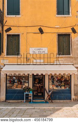 Venice, Italy - May 21, 2022: Small Book Bindery Shop On Campo Dei Frari In Venice. Venice Is A Popu