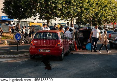 Paris, France - July, ?2021: Car Accident On Paris City At Intersection Of Magasin Gifi. People Tryi