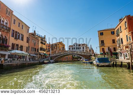 Venice, Italy - June 2, 2021: Ancient Bridge In Venice Called Ponte Delle Guglie (bridge Of The Spir