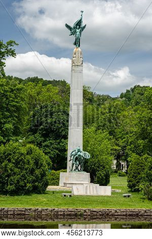 Montclair,nj - Usa - May 29, 2022 Closeup Of The Historic Memorial Obelisk At Edgemont Memorial Park