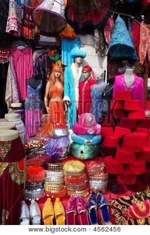 Traditionelle Tøfler, Fez og Kaftan