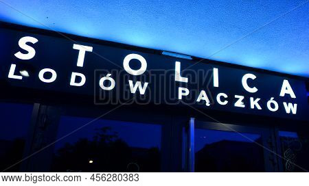 Warsaw, Poland. 12 June 2022. Sign Stolica Lodow I Paczkow. Company Signboard Stolica Lodow I Paczko