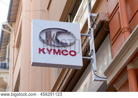 Bordeaux , Aquitaine  France - 06 05 2022 : Kymco Store Scooter Motorbike Manufacturer Logo Brand An