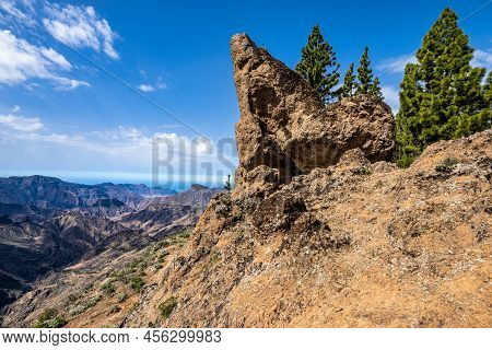 Gran Canaria Hiking Route Cruz De Tejeda To Artenara, View Into Caldera De Tejeda, Gran Canaria, Can