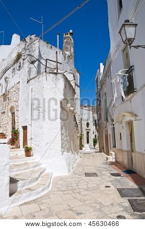 Vicolo. Ceglie Messapica. Puglia. Italia.