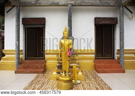 Ancient Ruin Buddha Statues For Thai People Travelers Travel Visit And Respect Praying With Blessing