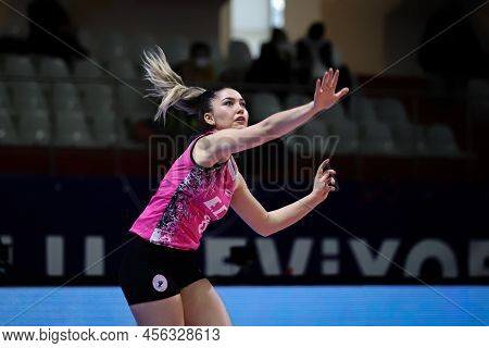 Istanbul, Turkey - January 09, 2022: Cagla Salih Serves During Fenerbahce Vs Bolu Belediyespor Turki