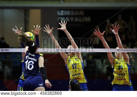 Istanbul, Turkey - January 19, 2022: Ipar Ozay Kurt In Action During Fenerbahce Vs Vc Maritza Cev Ch
