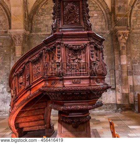 Saint Mary Magadalene Abbey, Vezelay, France, Interiors