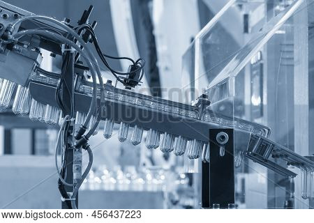 The Drinking Water Bottle Manufacturing Process By Blow Mold Machine. The Operation Of Plastic Bottl