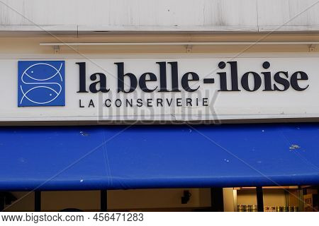 Bordeaux , Aquitaine  France - 06 10 2022 : La Belle Iloise Logo Brand And Text Sign Wall Facade Sto