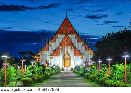 Night Viwe At Wihan Phra Mongkol Bophit Temple,ayutthaya,thailand